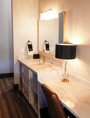 Deluxe Room, 1 King Bed | Premium bedding, down comforters, pillowtop beds, individually decorated