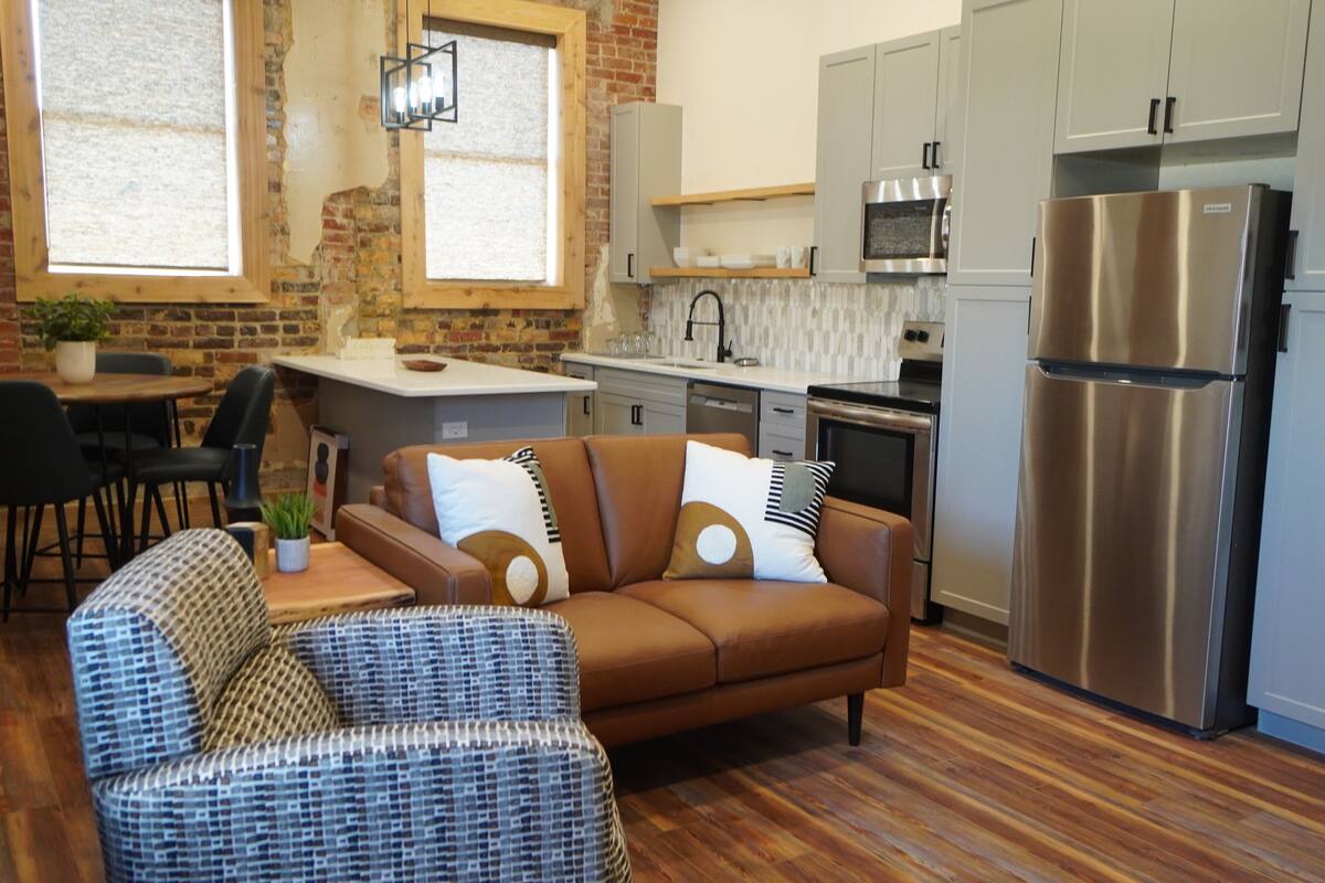 Premier Suite, 1 King Bed | Living area