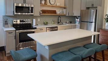 Corner King Suite: 127-F | Private kitchen