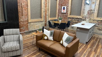 Premier Suite, 1 King Bed | Living area