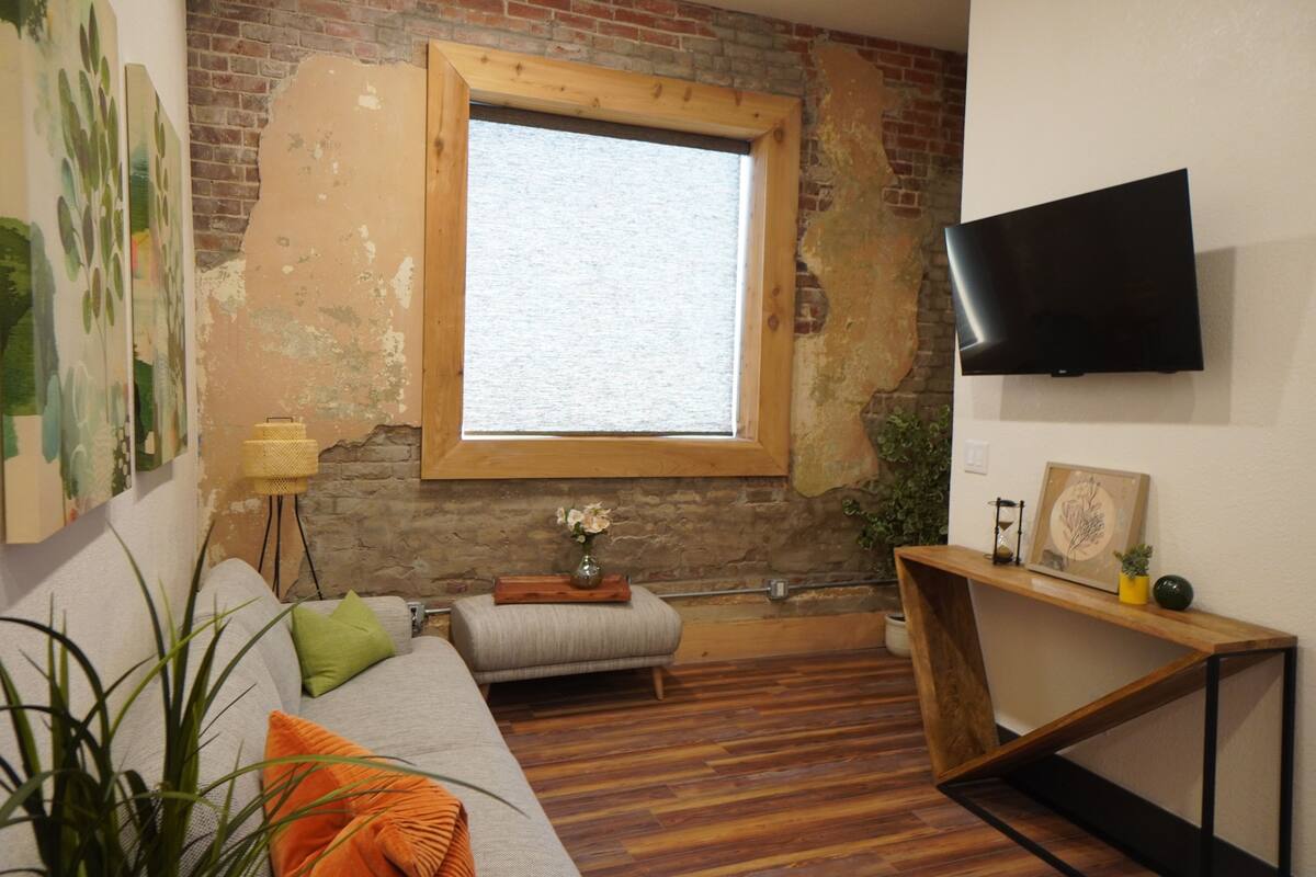 Corner King Suite: 127-G | Living area