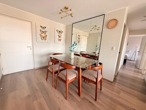 Interior - Moderno apartamento para 5 con balcón, wifi y estacionamiento – Jesús María (lima)