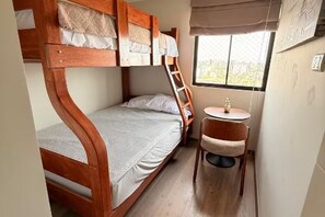3 bedrooms, iron/ironing board, Internet, bed sheets - Moderno apartamento para 5 con balcón, wifi y estacionamiento – Jesús María (lima)