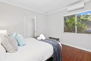 3 bedrooms, iron/ironing board, travel cot, free WiFi