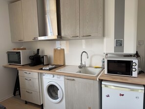 Private kitchen - Vrbo Property (Milly-la-Forêt)