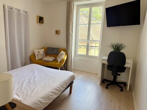 Room - Vrbo Property (Milly-la-Forêt)