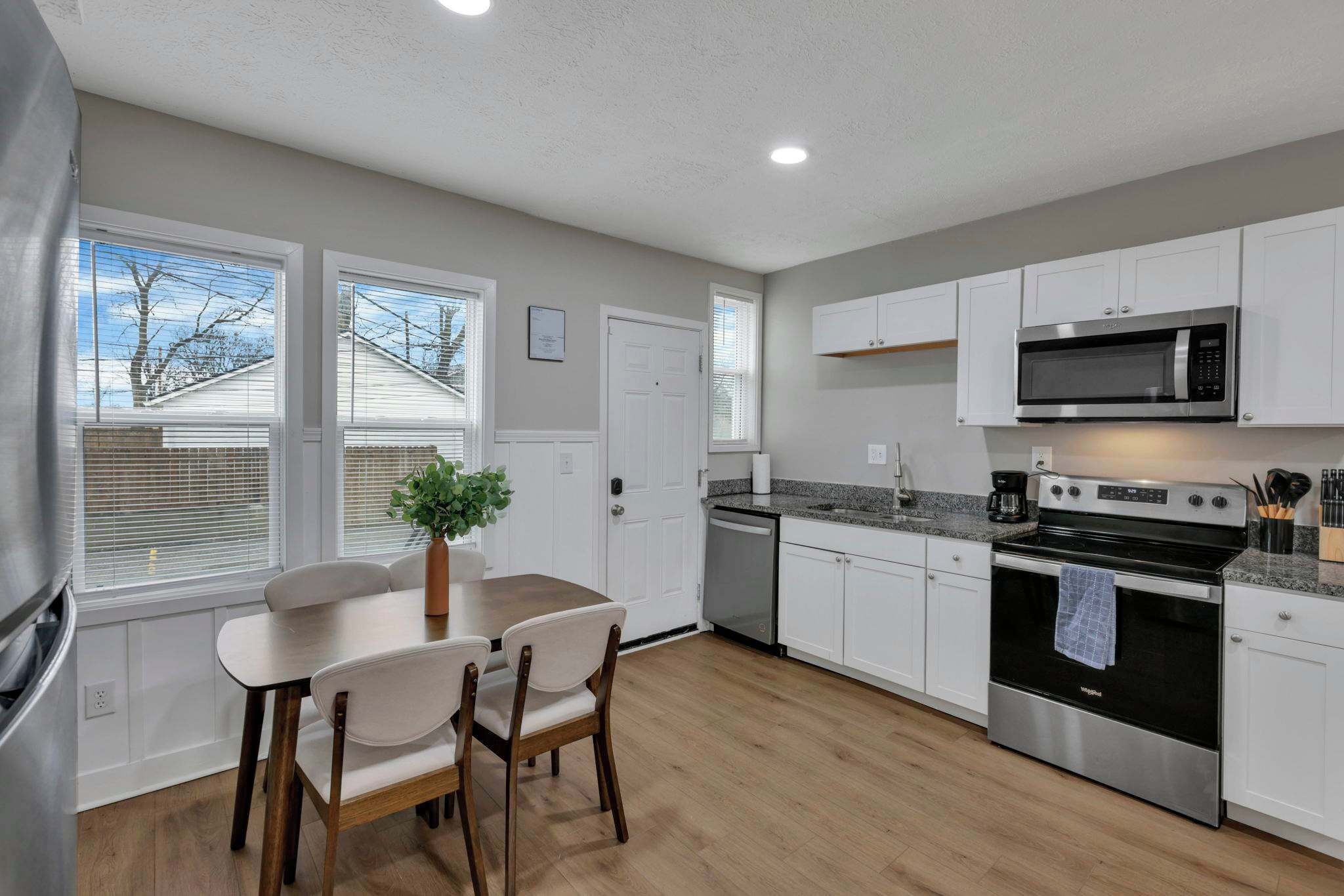 Fridge, microwave, stovetop, dishwasher