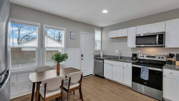 Fridge, microwave, stovetop, dishwasher