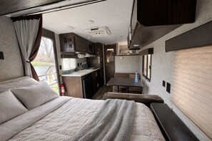WiFi, bed sheets