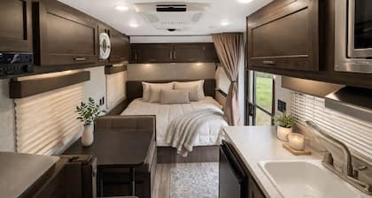 Relaxing Country Stay Hobby Farm Horses and 3 Miles from the beach and shopping