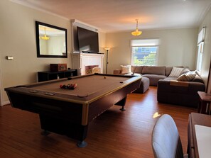 Games room - Historic Pacific Beach Home with Putting Green, Jacuzzi, and Pool Table (San Diego)