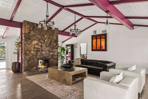 Interior - Monkey Manor - Pool, Sauna, Mtn Views, Lush Garden (Palm Springs)