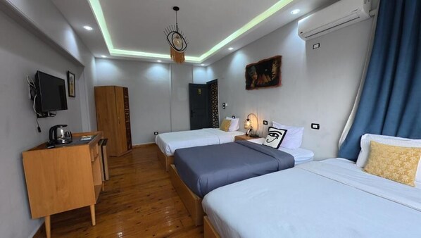 Minibar, caja de seguridad en la habitación y decoración personalizada 