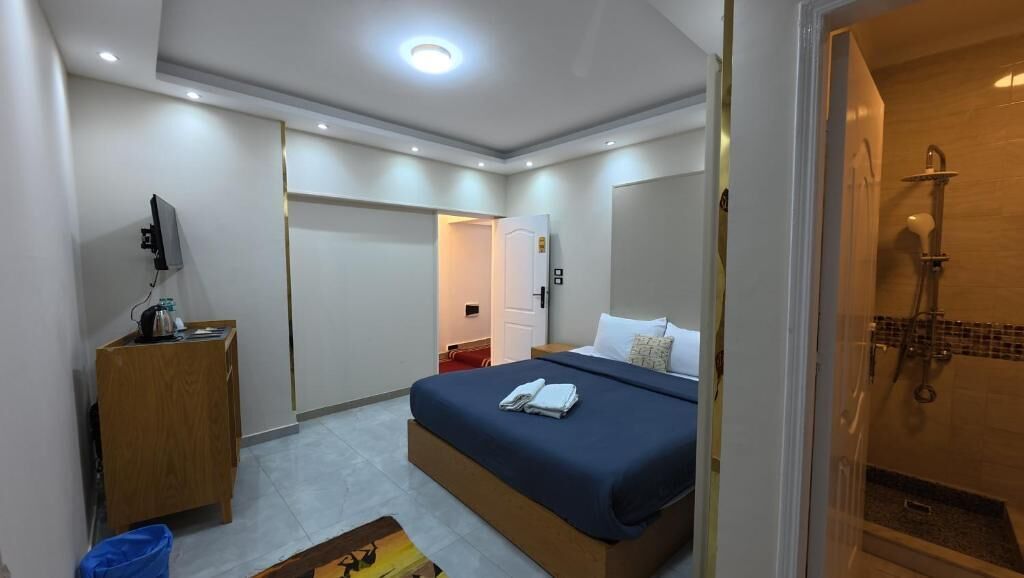 Habitación individual Deluxe | Minibar, caja fuerte, decoración individual y mobiliario individual