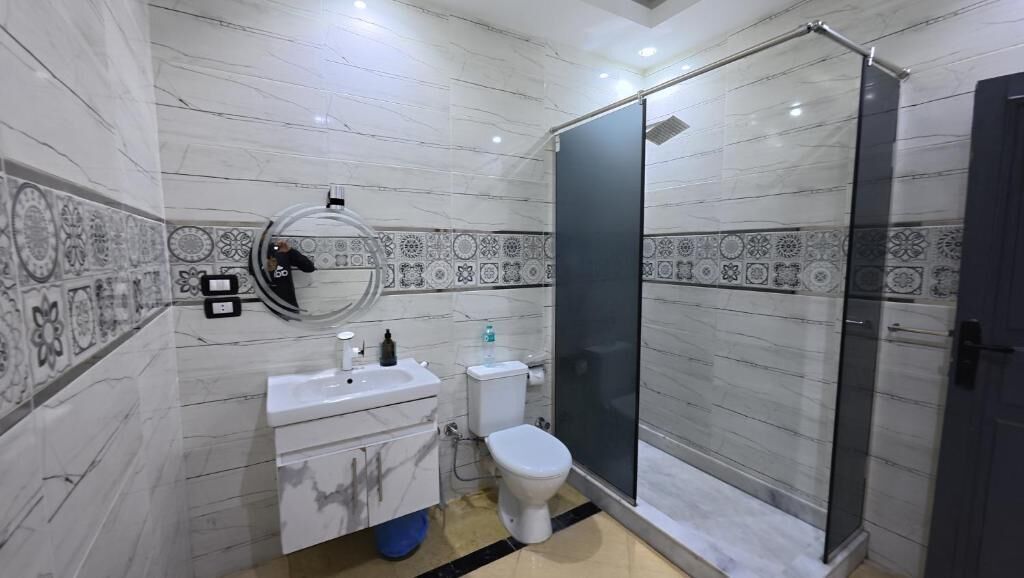 Familien-Suite, Balkon, Stadtblick | Badezimmer