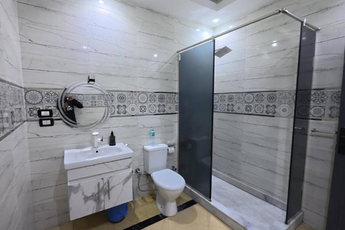 Familjesvit - balkong - utsikt mot staden | Badrum