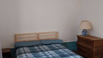 1 bedroom, bed sheets