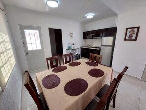 Dining - House in Residencial Playa Azul, for up to 8 people, it is a quiet place. (Playa del Carmen)