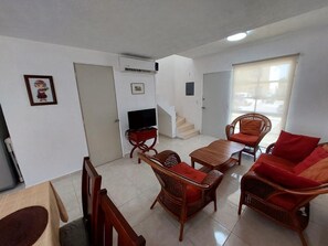 Living area - House in Residencial Playa Azul, for up to 8 people, it is a quiet place. (Playa del Carmen)