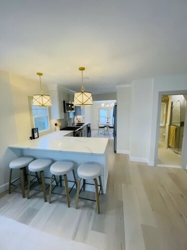 Fully Renovated 6-bedroom House in the Heart of Beach Haven