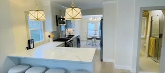 Fully Renovated 6-bedroom House in the Heart of Beach Haven