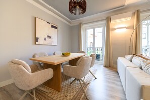 Dining - Bright 2-bedroom flat with balconies in the centre of Madrid  FER54D (Madrid)