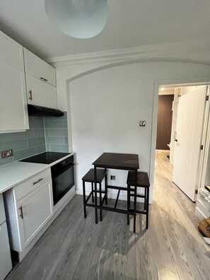Private kitchen - Beautiful quiet ground floor garden facing flat near Abbeville village Clapham (London)