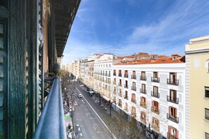 Property grounds - (FER55D) Spacious 3-bedroom apartment in Moncloa (Madrid)