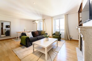 TV, fireplace - (FER55D) Spacious 3-bedroom apartment in Moncloa (Madrid)