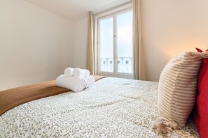 3 bedrooms, free WiFi - (FER55D) Spacious 3-bedroom apartment in Moncloa (Madrid)