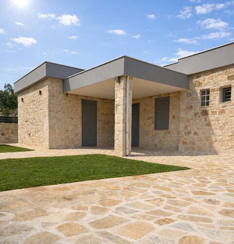 AG Stone Home - Idyllic Beachside Villa in Isthmia