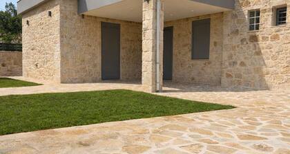 AG Stone Home - Idyllic Beachside Villa in Isthmia