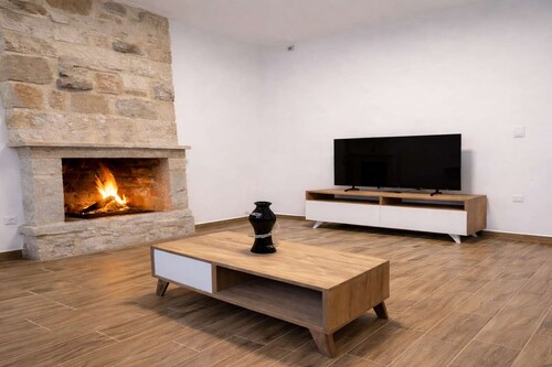 AG Stone Home - Idyllic Beachside Villa in Isthmia