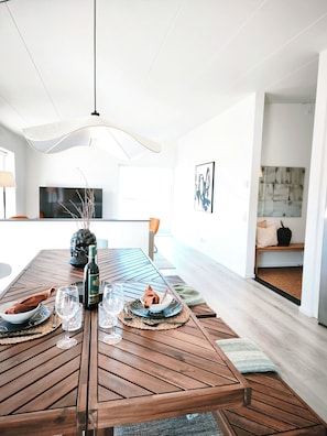 Villa, 3 chambres, accessible aux personnes à mobilité réduite, foyer | Salle à manger