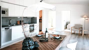 Villa, 3 Bedrooms, Accessible, Fireplace | Dining room