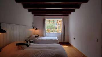 2 bedrooms, WiFi, bed sheets