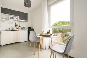 Fridge, microwave, stovetop - A401 - Le Soléa - Wifi - Proche tram (Montpellier)