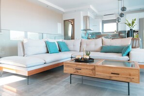 Smart TV, offices - Superior Villa, Goldeneye Luxury Villas (Preveza)