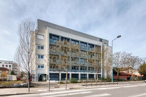 Exterior - 7 - Le Bienvenu - Gratte-Ciel – Métro (Villeurbanne)