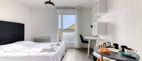 1 habitación, wifi y ropa de cama