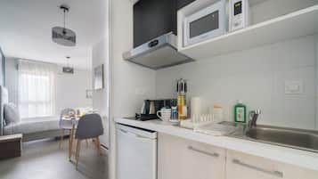 Fridge, microwave, stovetop