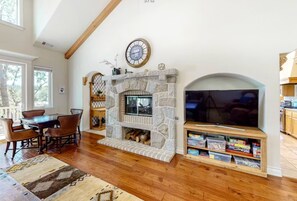Interior - Lake Arrowhead Home and Guest House-Pet Friendly (Lake Arrowhead)