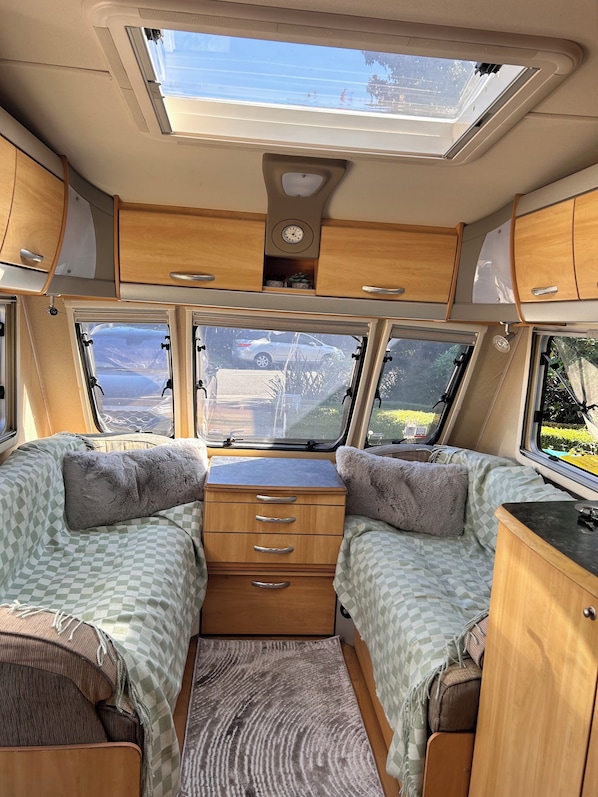 Room - Self-contained luxury caravan in Papanui, short distance from Christchurch city (Christchurch)