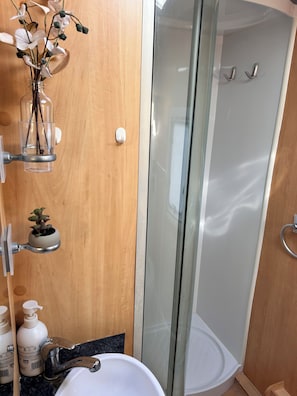 Bathroom - Self-contained luxury caravan in Papanui, short distance from Christchurch city (Christchurch)