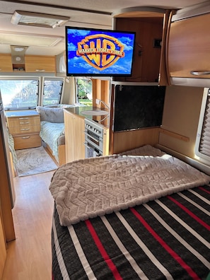 Room - Self-contained luxury caravan in Papanui, short distance from Christchurch city (Christchurch)