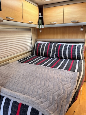 Room - Self-contained luxury caravan in Papanui, short distance from Christchurch city (Christchurch)