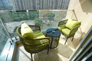 Property grounds - Cozy 1-bedroom studio in fantastic Noida with AC (Noida)