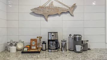 Superior Villa, Pool View | Private kitchen