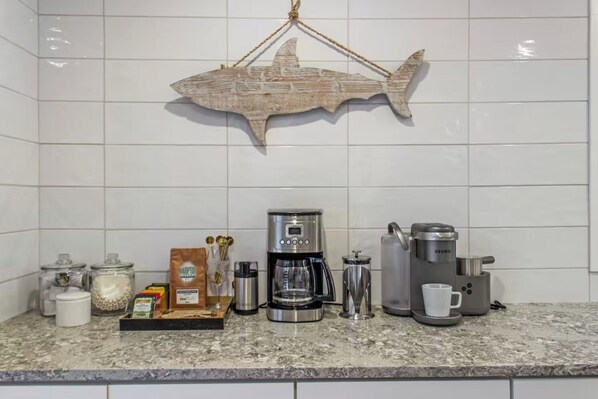 Superior Villa, Pool View | Private kitchen