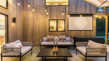 Superior Villa, Pool View | Interior